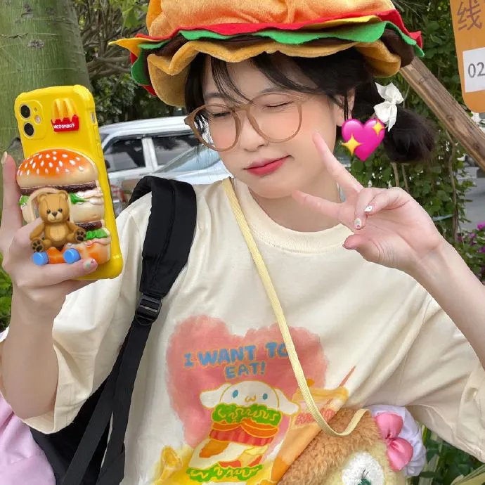 背背篓的网球少年